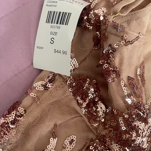 Dress - Picture 4 of 4